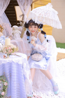 丰满少妇双乳好多水